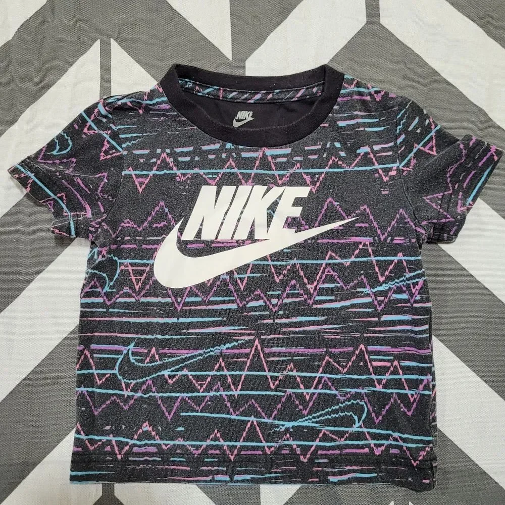 Nike Size 2t Kids Black And Pink Wave All Over Zigzag Pattern Tee